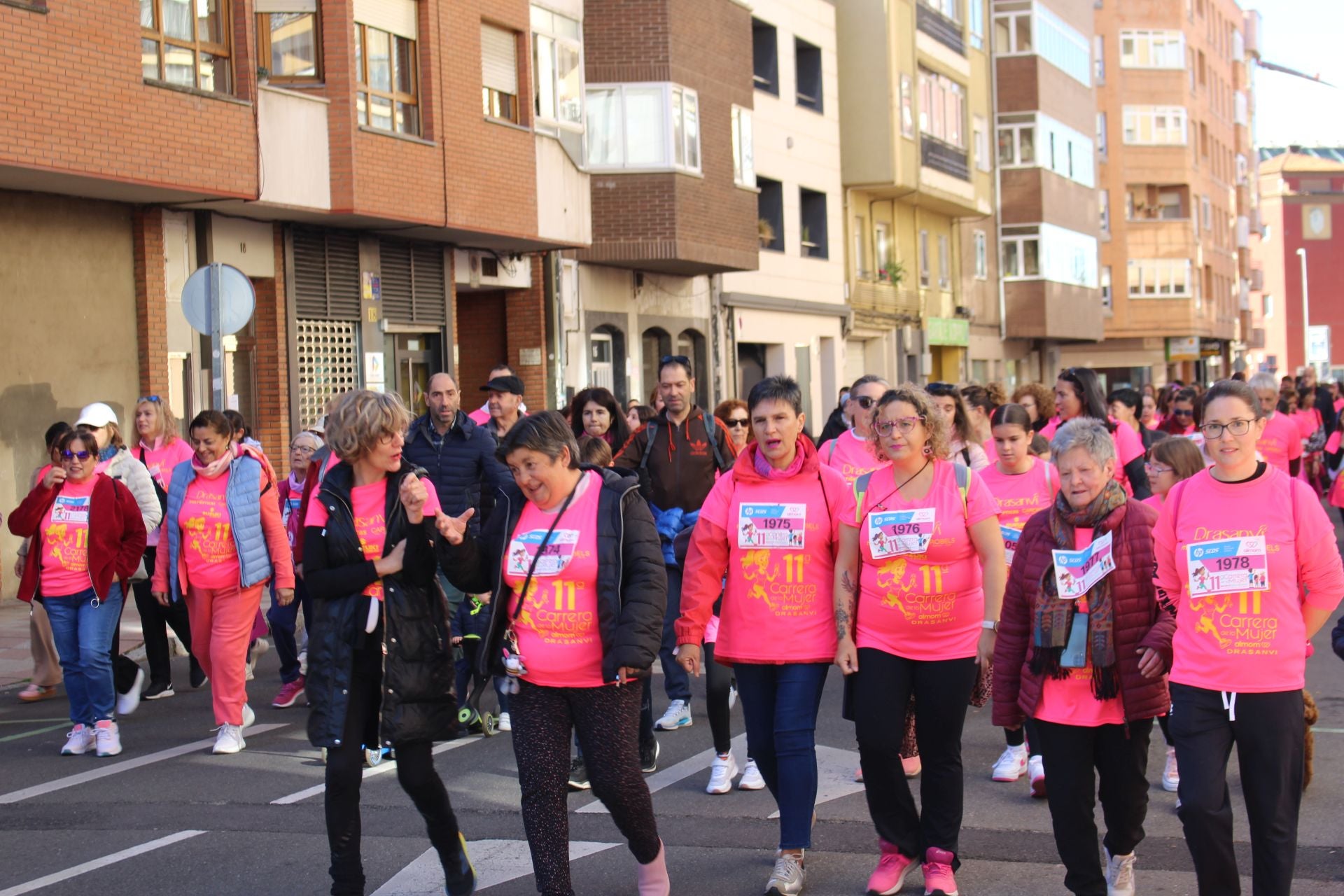 Las imágenes de las participantes en la Carrera de la Mujer en León 2025