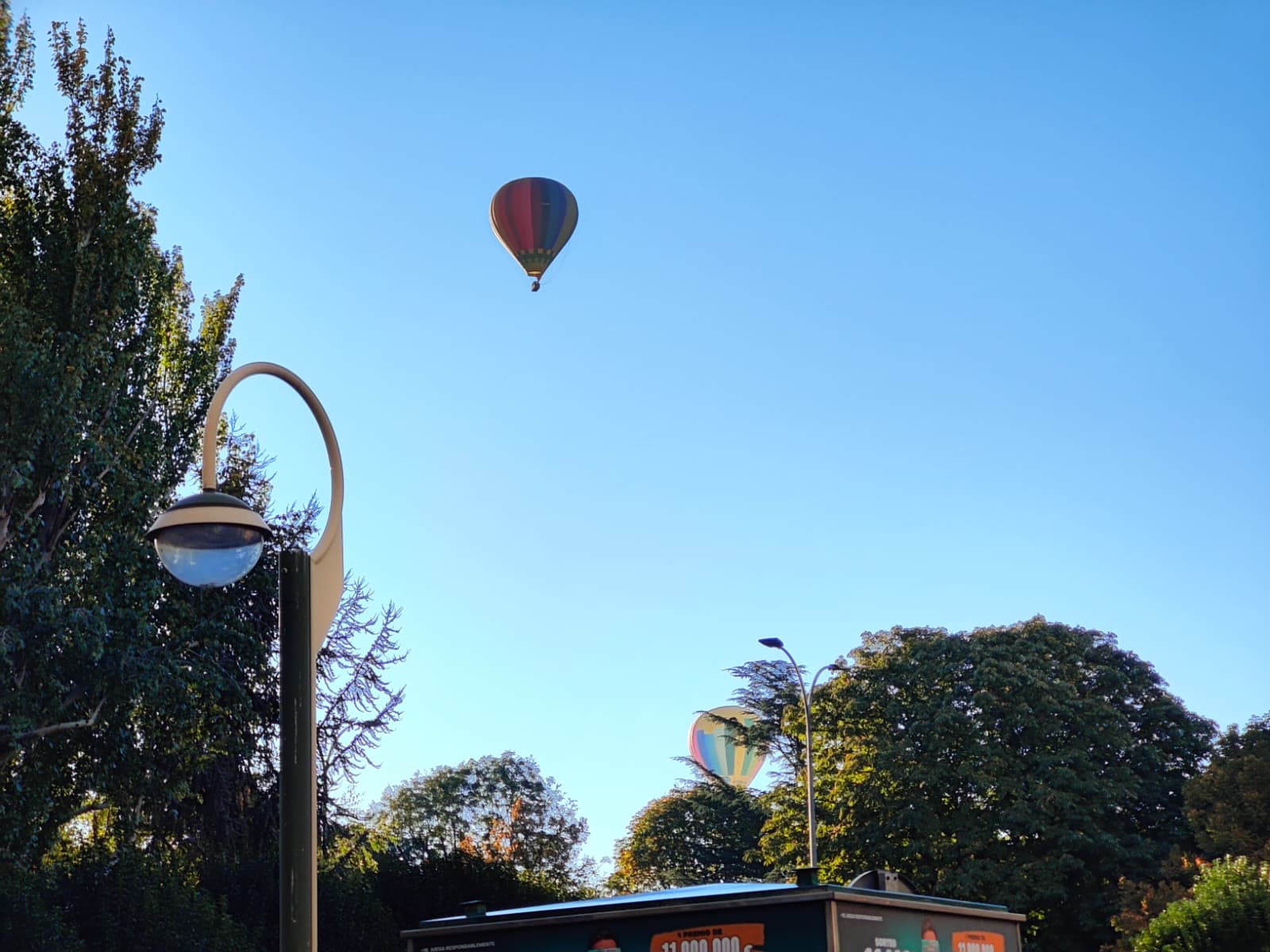 Las imágenes de dos globos al amanecer sobre León
