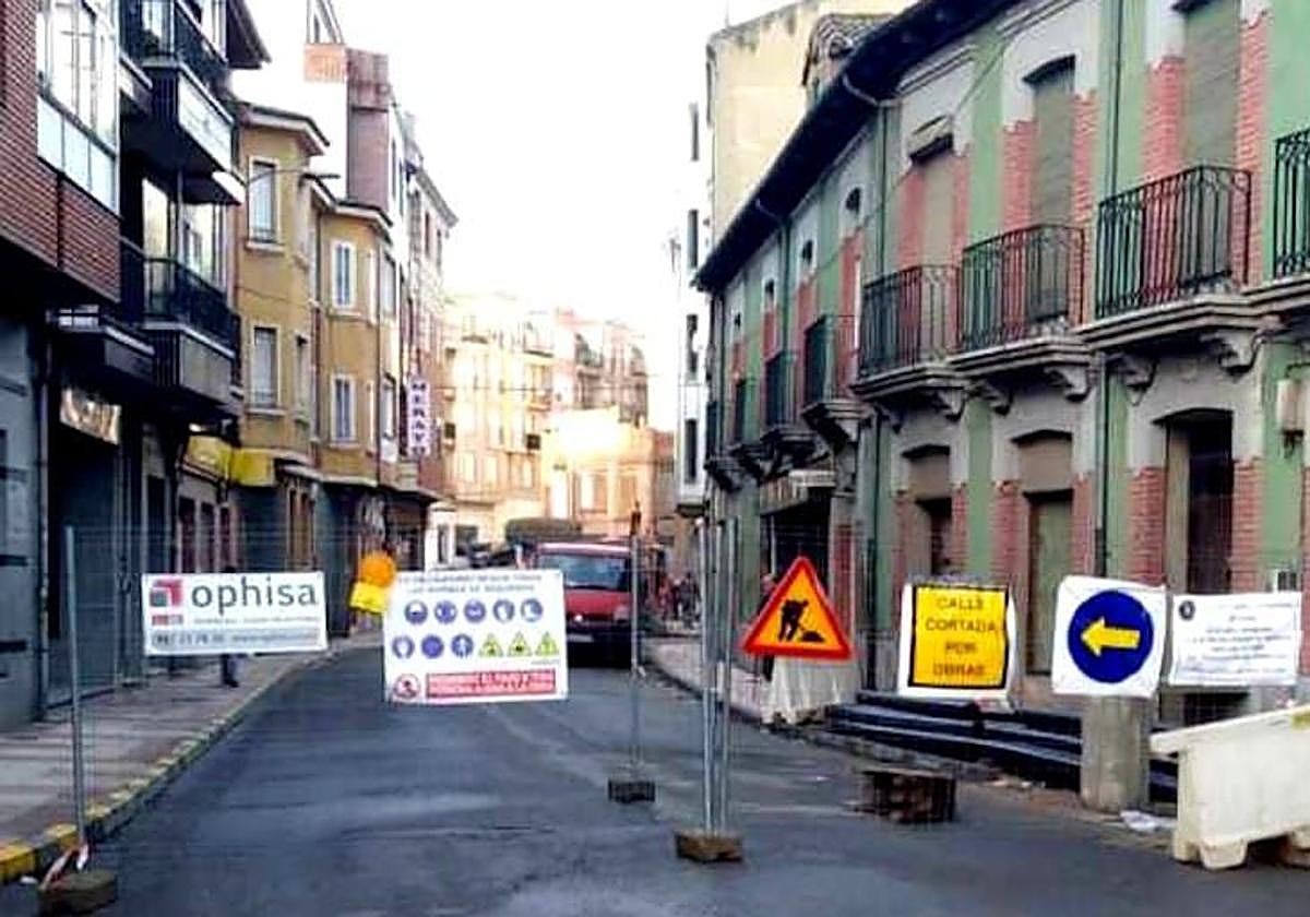 Obras de pavimentación en La Bañeza.