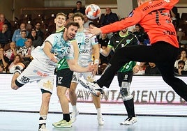 Rodrigo Pérez, en el partido entre el Abanca Ademar y el Nexe.