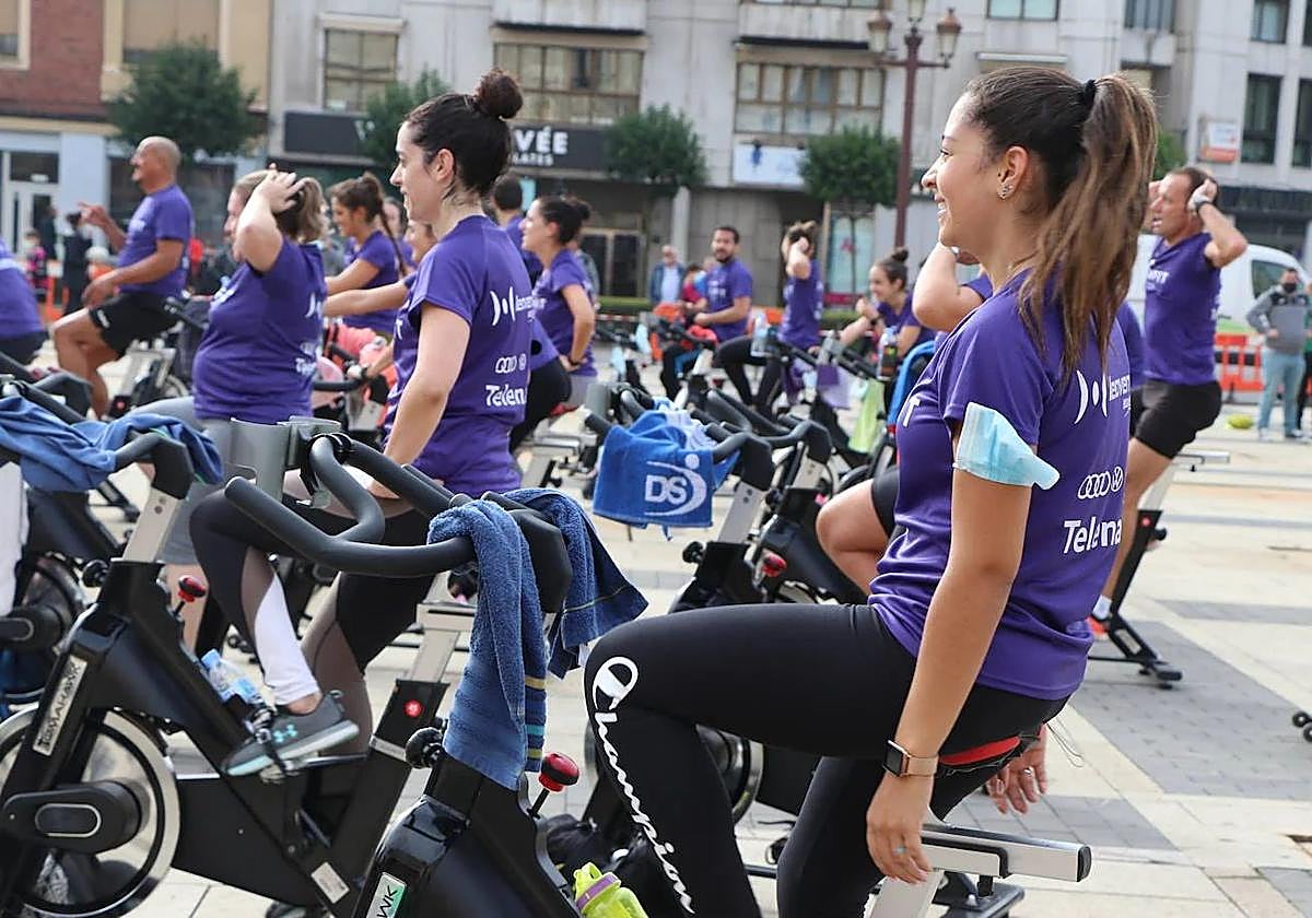 Actividad deportiva en la plaza de San Marcos.