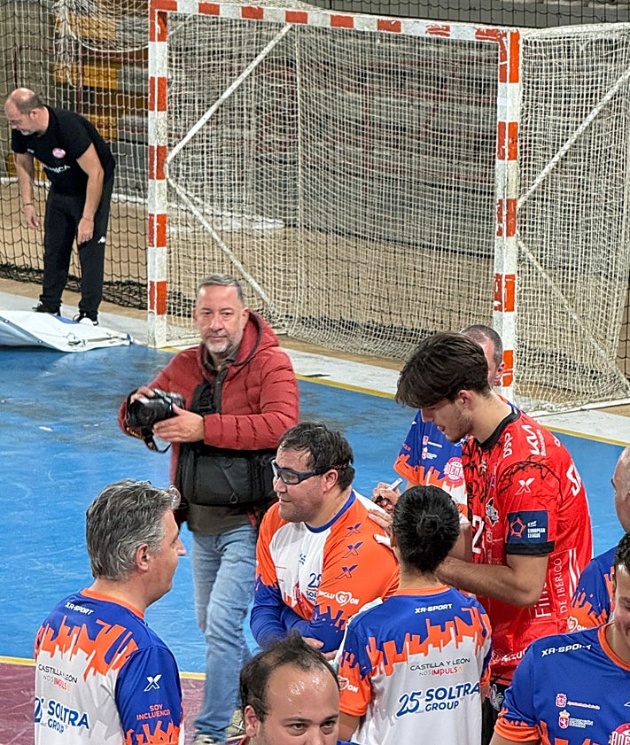 Imagen secundaria 2 - Partido por la inclusión entre Abanca Ademar y Soltra