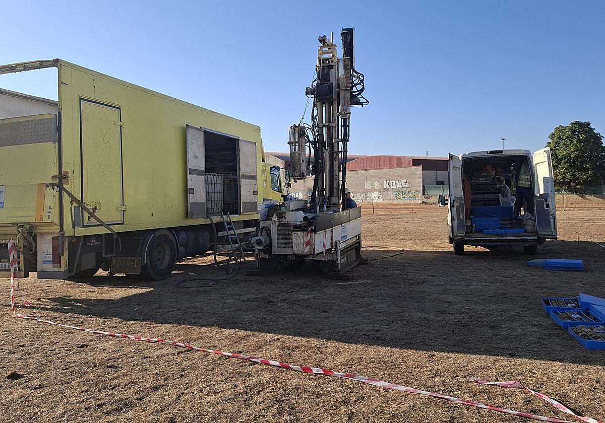 Primeras catas en la parcela donde se levantará la facultad.