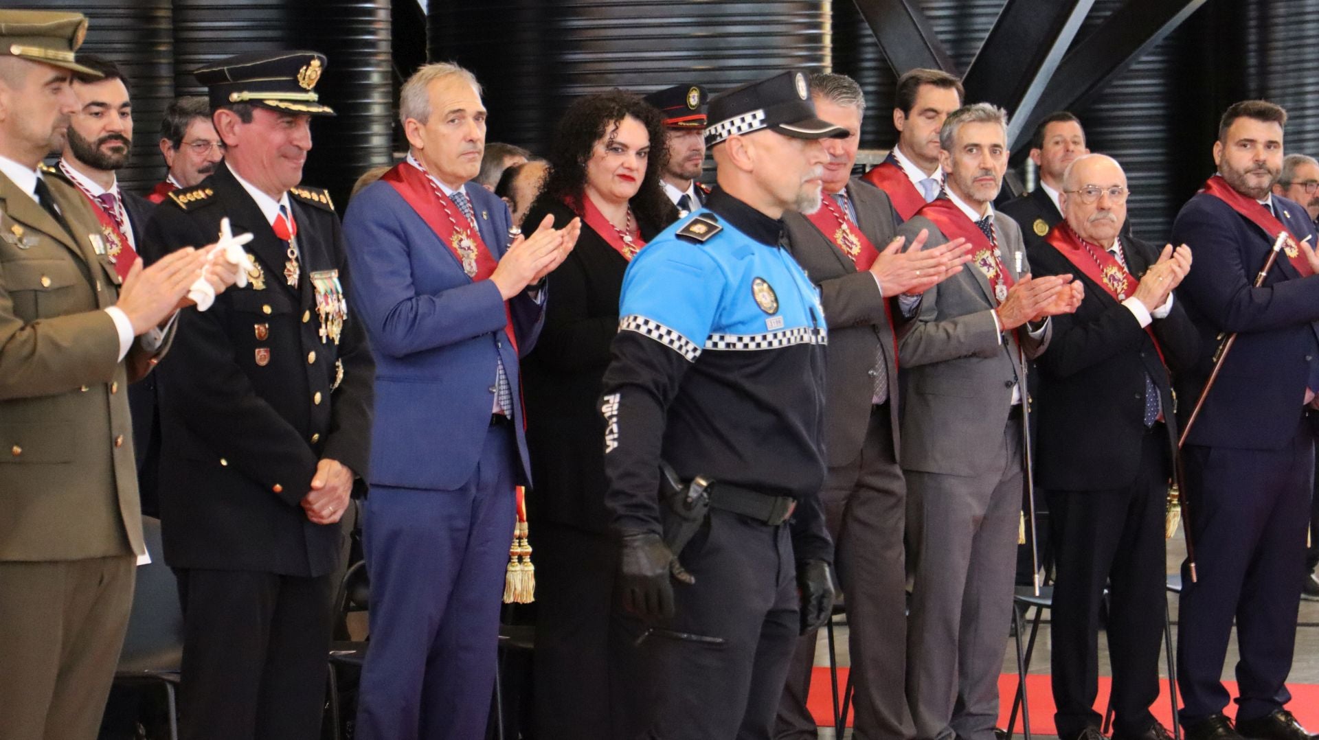 Las imágenes del homenaje de León a la Policía Local