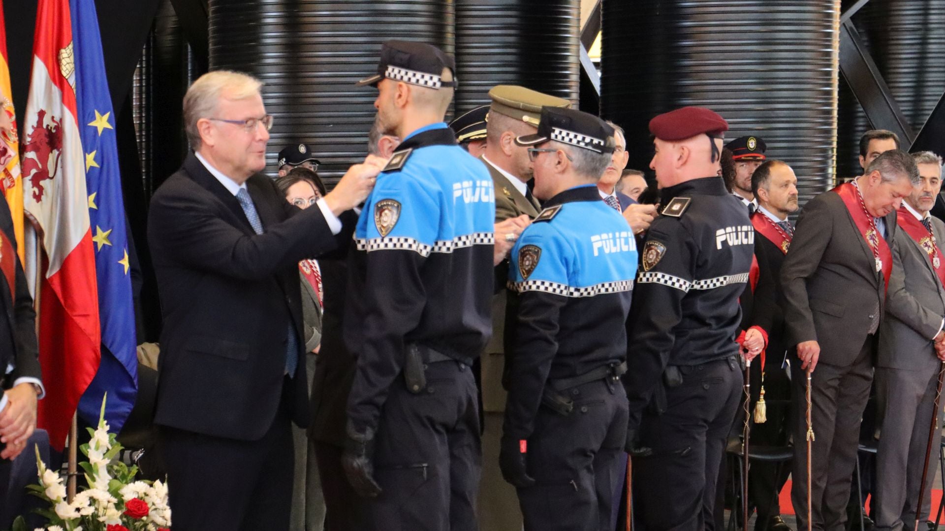 Las imágenes del homenaje de León a la Policía Local