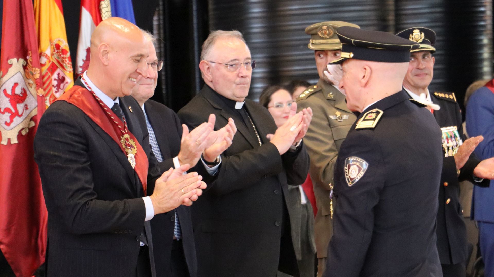 Las imágenes del homenaje de León a la Policía Local