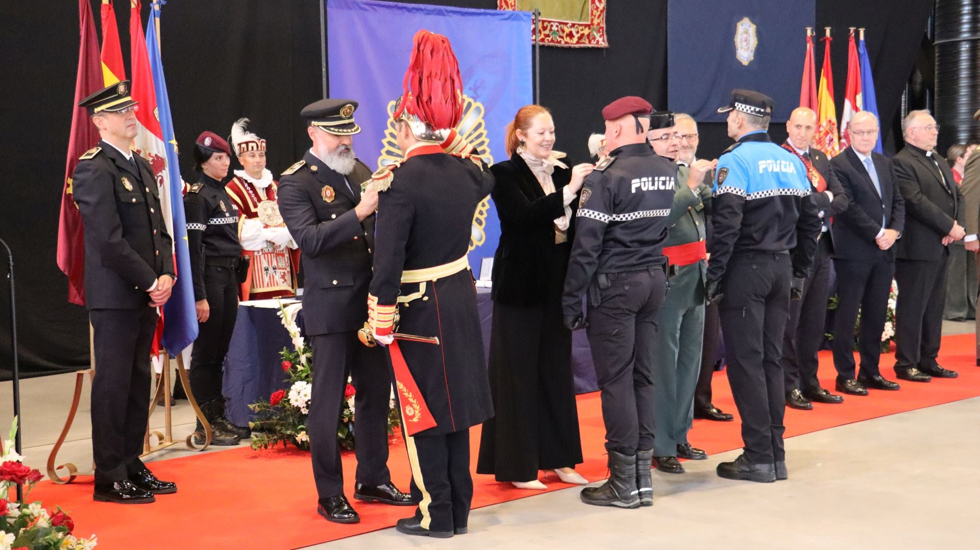 Las imágenes del homenaje de León a la Policía Local