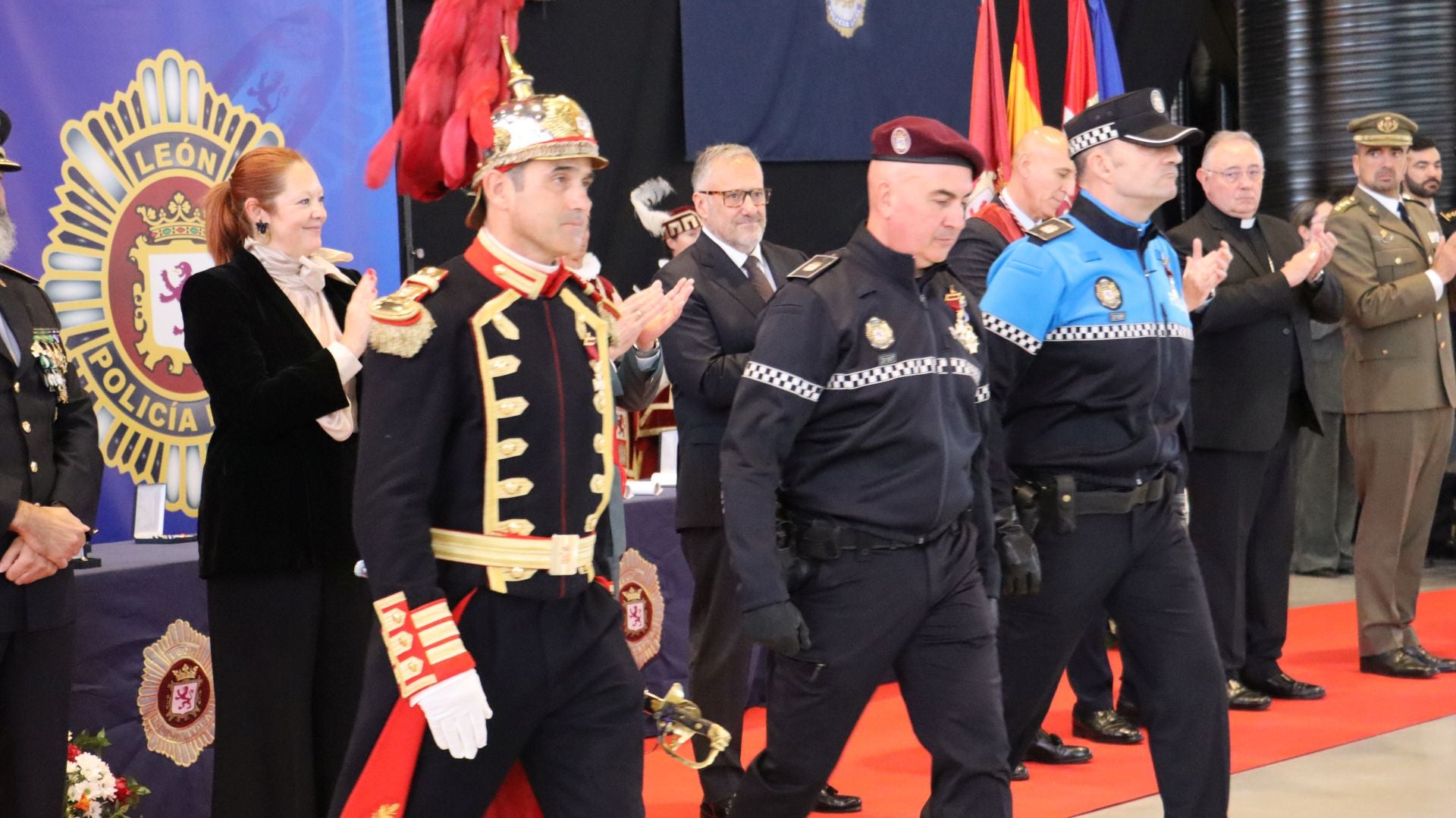 Las imágenes del homenaje de León a la Policía Local