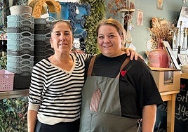 Imagen de Nataly Tuñón y su compañera de cocina.