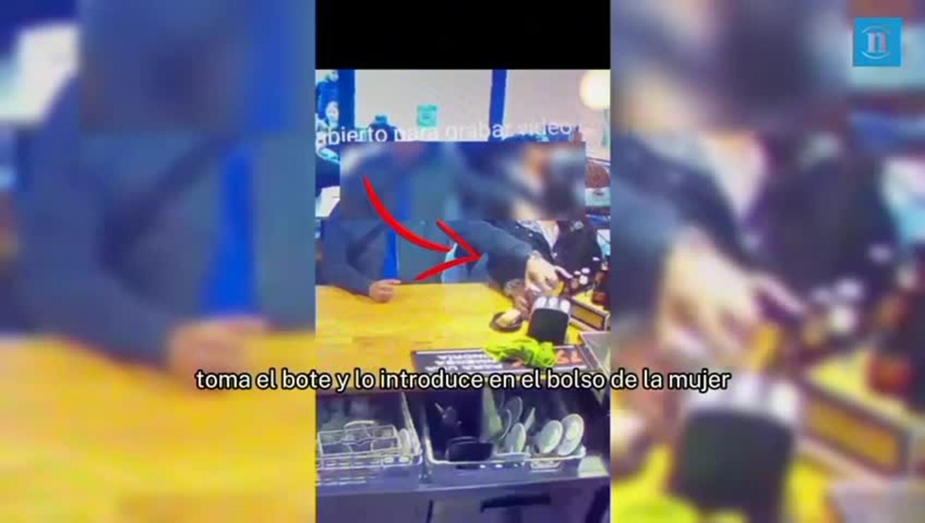 Imágenes del robo del bote de propinas en una cafetería de León