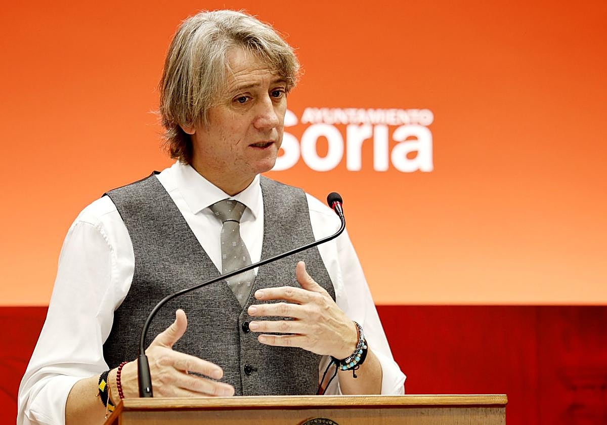 El Ayuntamiento de Soria renueva su convenio de cooperación con Cesefor. Asisten el alcalde Carlos Martínez y el director del centro, Pablo Sabín.