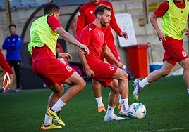 Calero, en un entrenamiento con la Cultural.