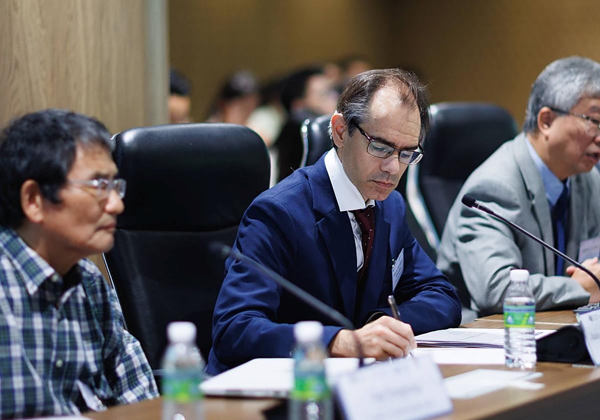 El docente de la ULE en China.