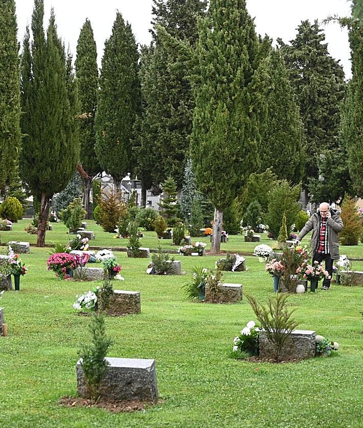 Imagen secundaria 2 - El cementerio de León por Todos los Santos.