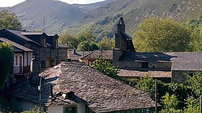 ¿A qué comarca pertenece el pueblo de Candín?