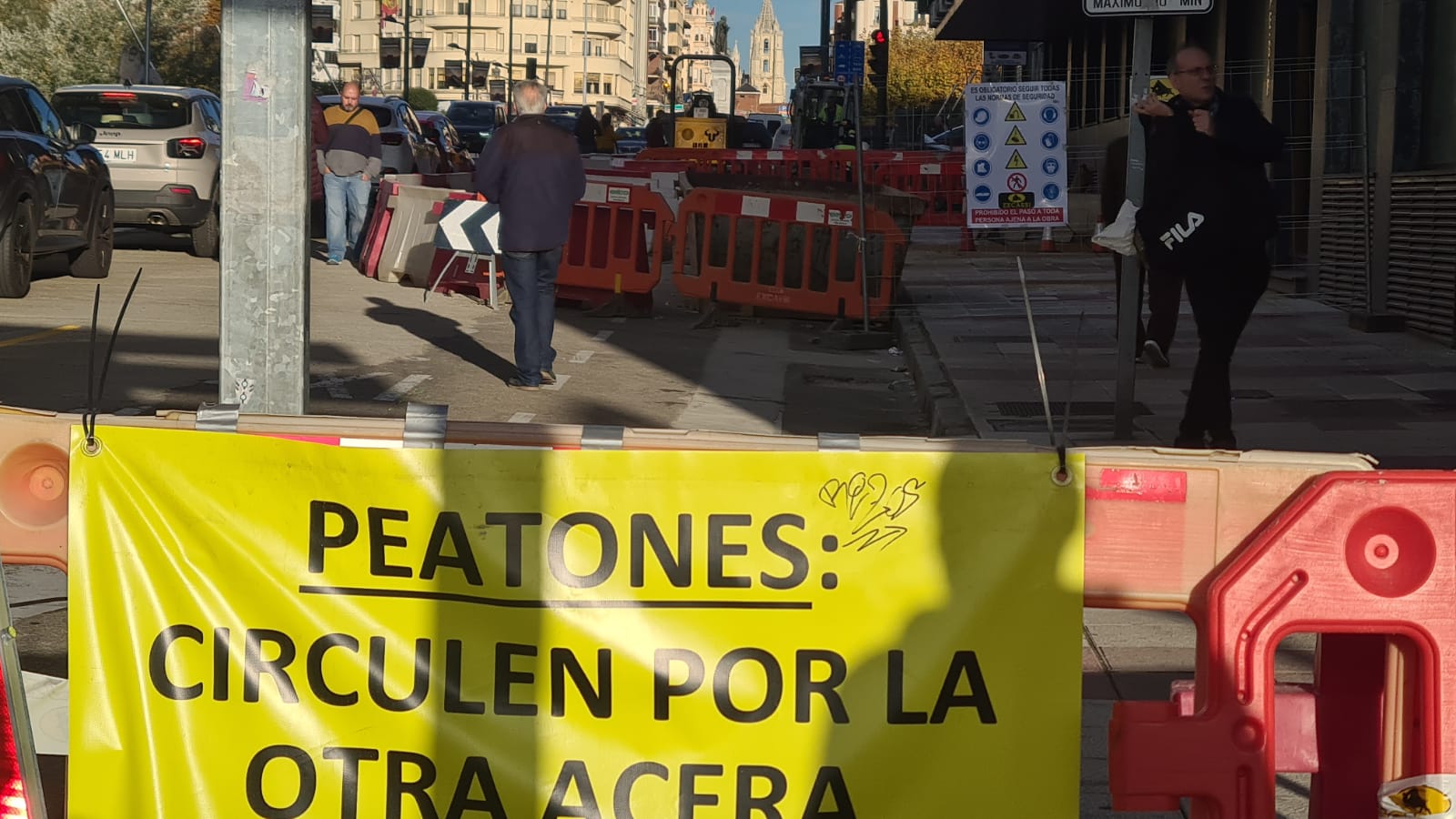 Así avanza la obra de la rotonda del puente de los Leones