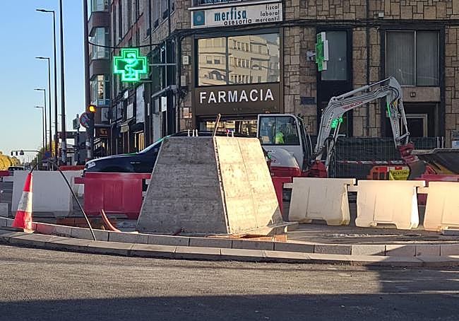 Nueva rotonda en el puente de San Marcos.