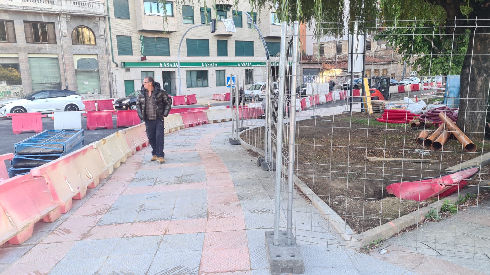 Así avanza la obra de la rotonda del puente de los Leones