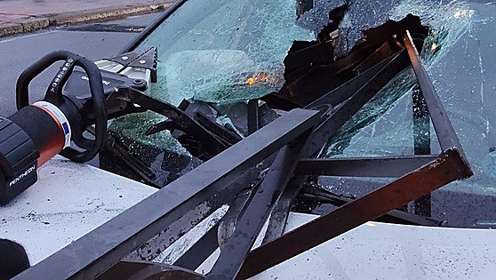 Una queja anónima alertó del «peligro» de la valla junto al estadio: «Eso es una cuchilla»