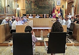 El pleno de la Diputación de León la pasada legislatura, con escasa presencia femenina.