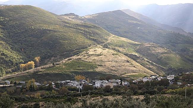 ¿A qué comarca pertenece el pueblo de La Baña?