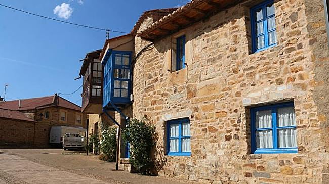 ¿A qué comarca pertenece el pueblo de Santa Colomba de Somoza?