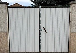 La vivienda donde ocurrieron los hechos precintada.