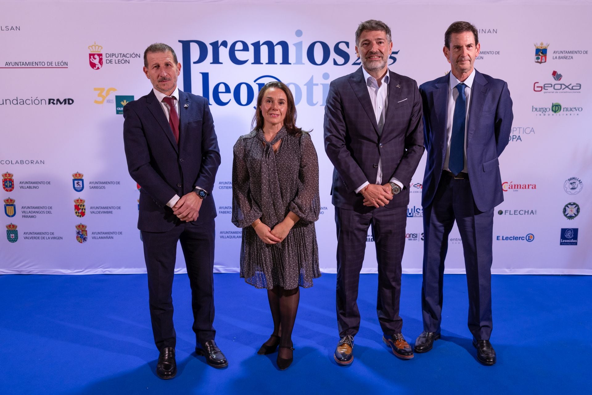 Ángel González, Ana Belén Martínez, y Julio César Álvarez del CEL, y Gregorio Ezama, director general de leonoticias.