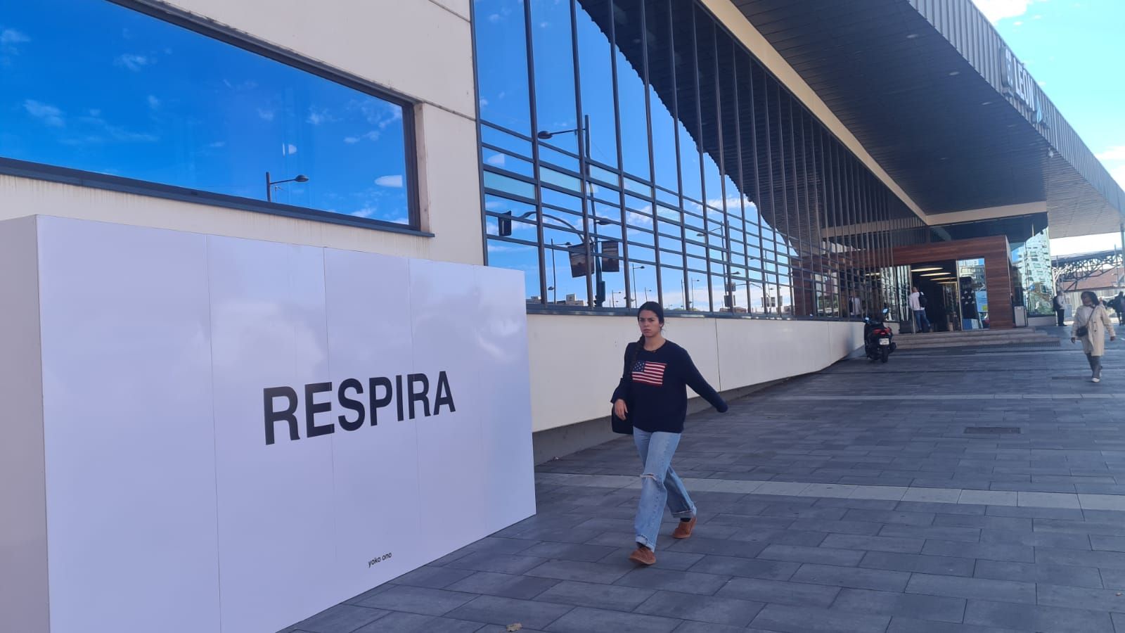 Las imágenes de los mensajes que Yoko Ono ha dejado en León