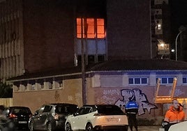 Imagen de las llamas del edificio.