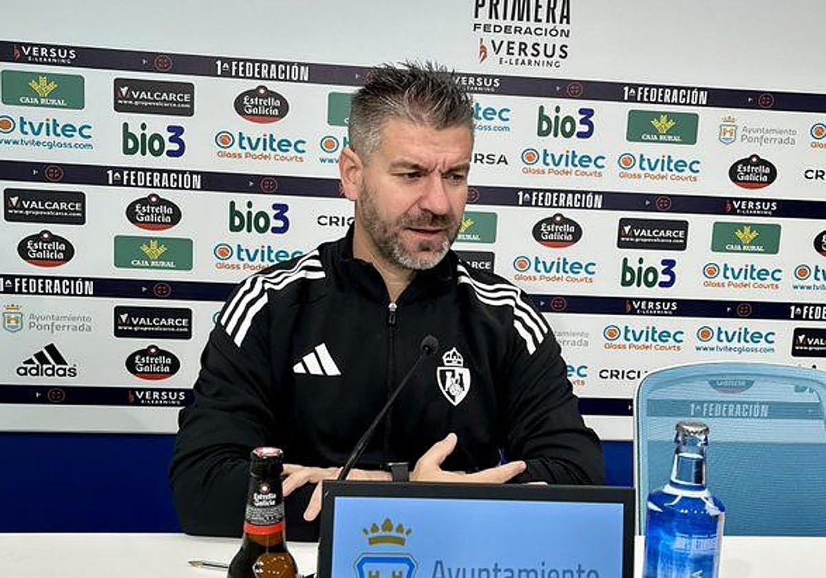 Estévez, en rueda de prensa previa al partido.