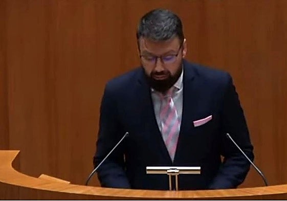 El procurador leonesista José Ramón García durante su intervención.