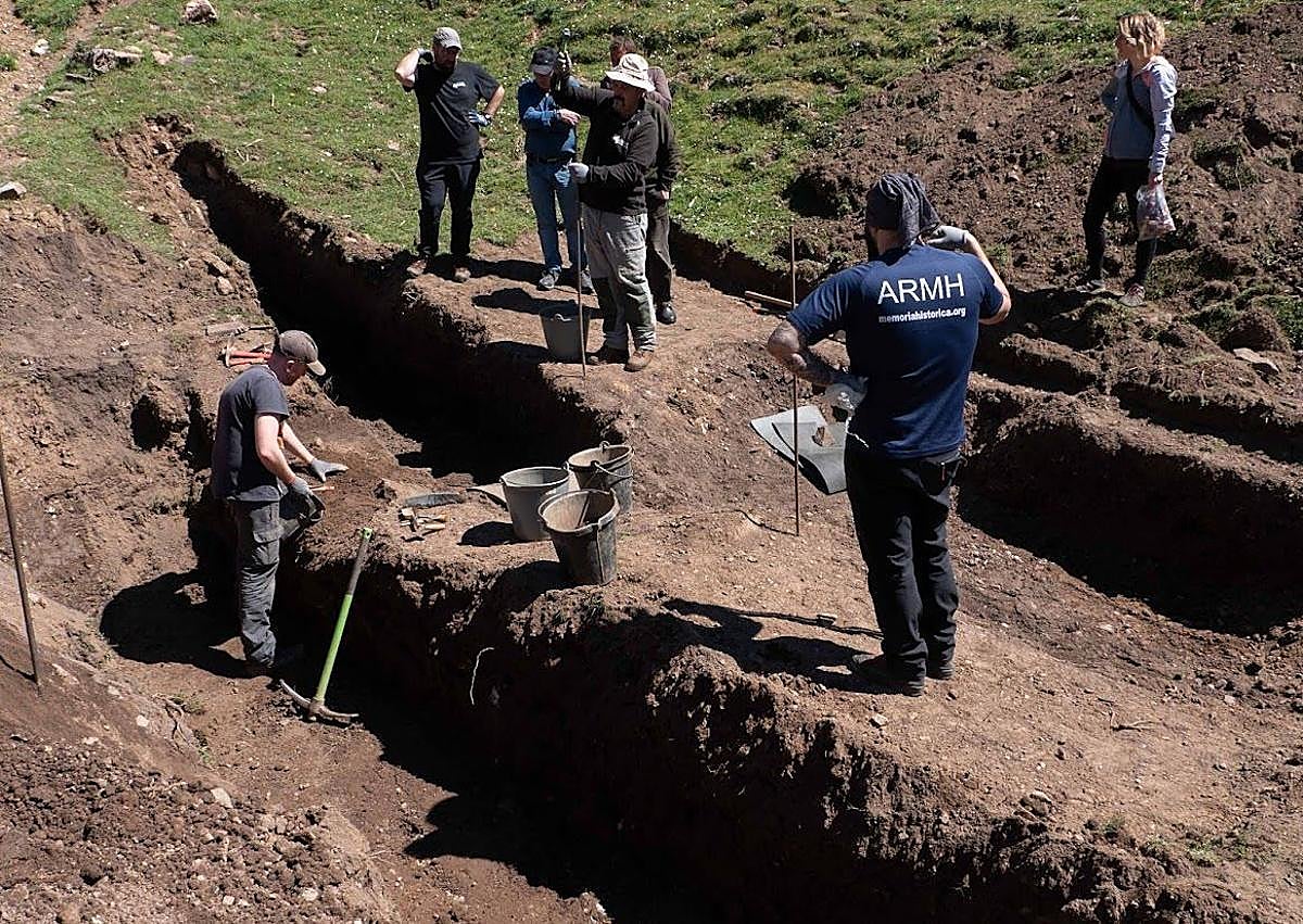 Imagen secundaria 1 - Exhumación de la ARMH en Busdongo entre 2023 y 2024.