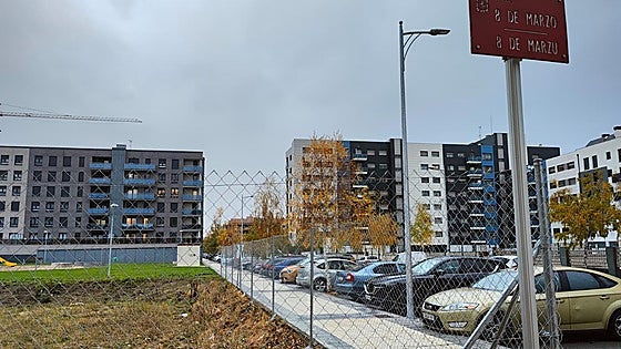 La mayoría de los solares obligados a vallarse en La Lastra siguen sin estarlo