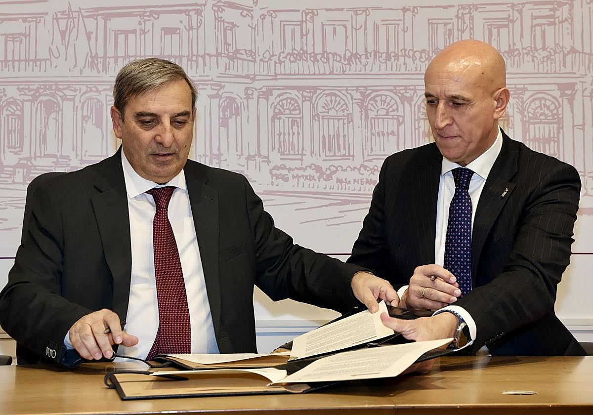 Firma de un convenio para la extensión de fibra para comunicaciones cuánticas.