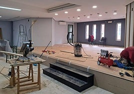 Obras en el salón de actos del Ayuntamiento de La Bañeza.