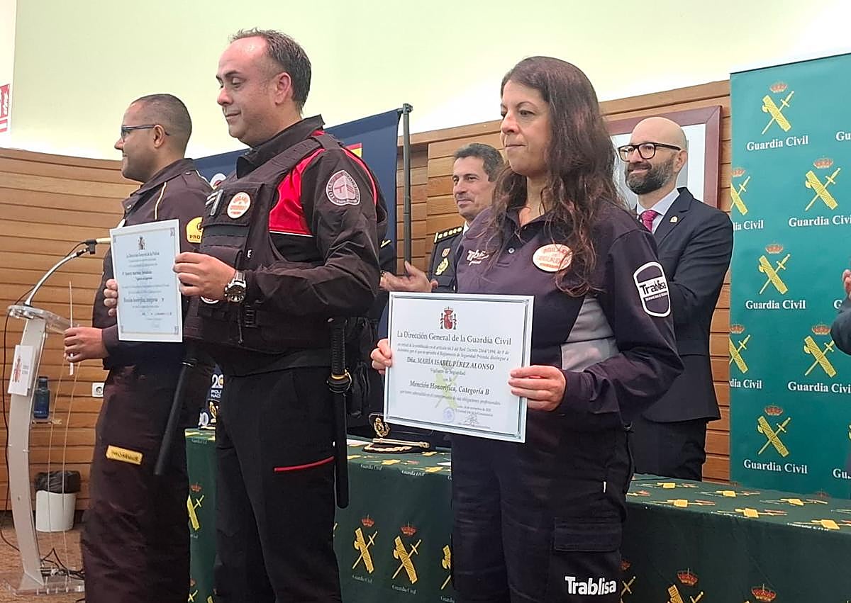 Imagen secundaria 1 - El Gobierno reconoce a 17 agentes de la seguridad privada en León