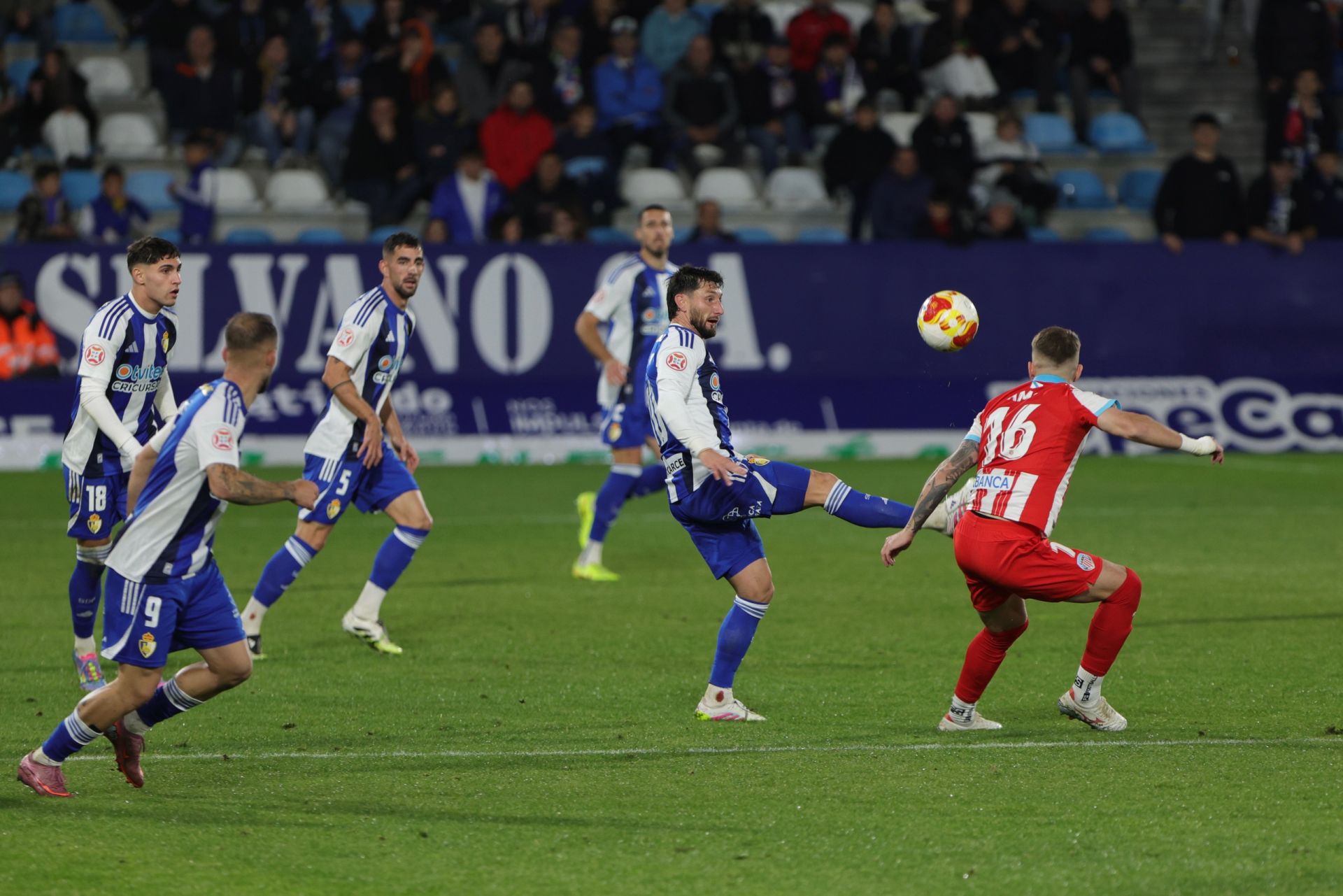 Las imágenes del partido entre la Ponferradina y el Lugo