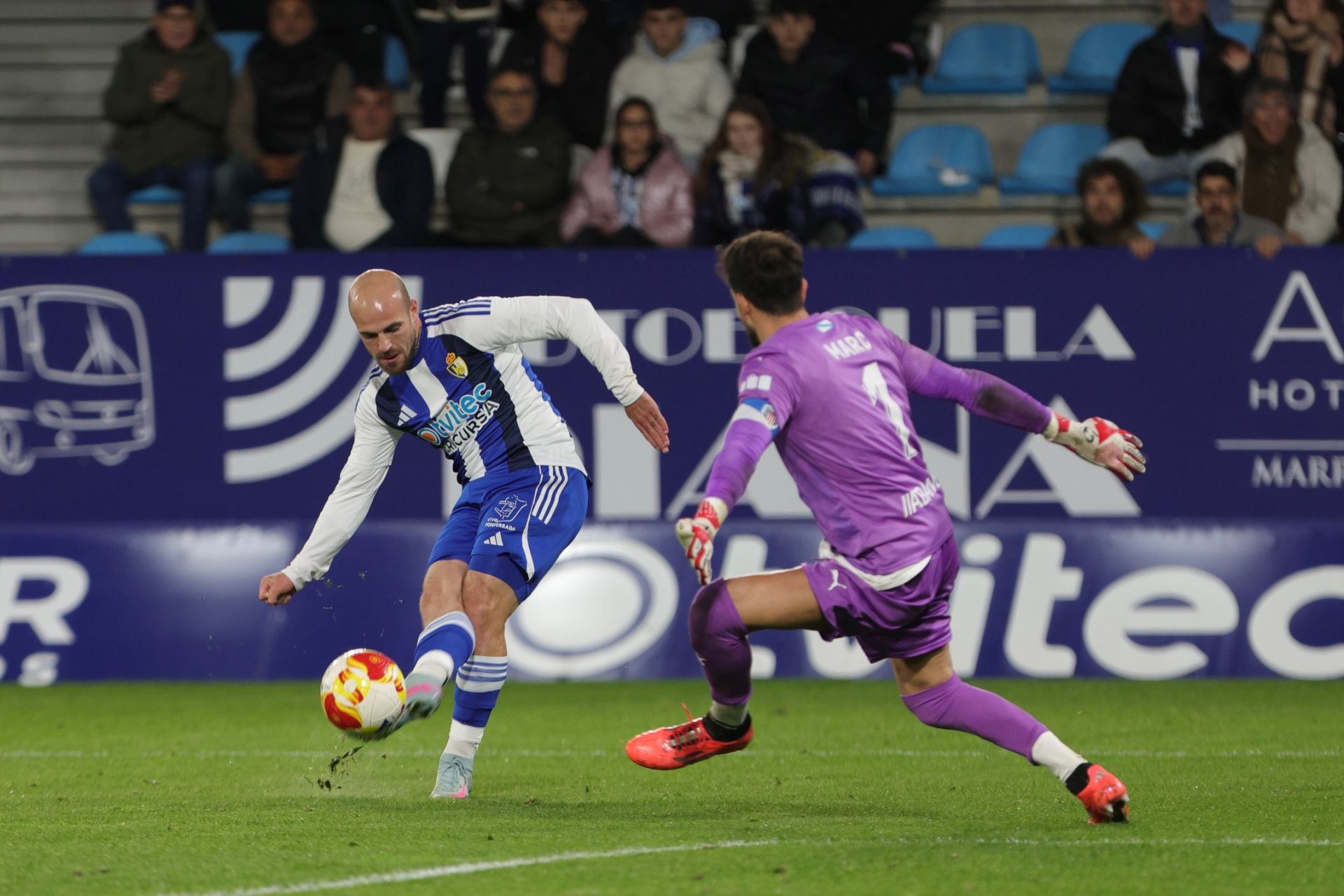 Las imágenes del partido entre la Ponferradina y el Lugo