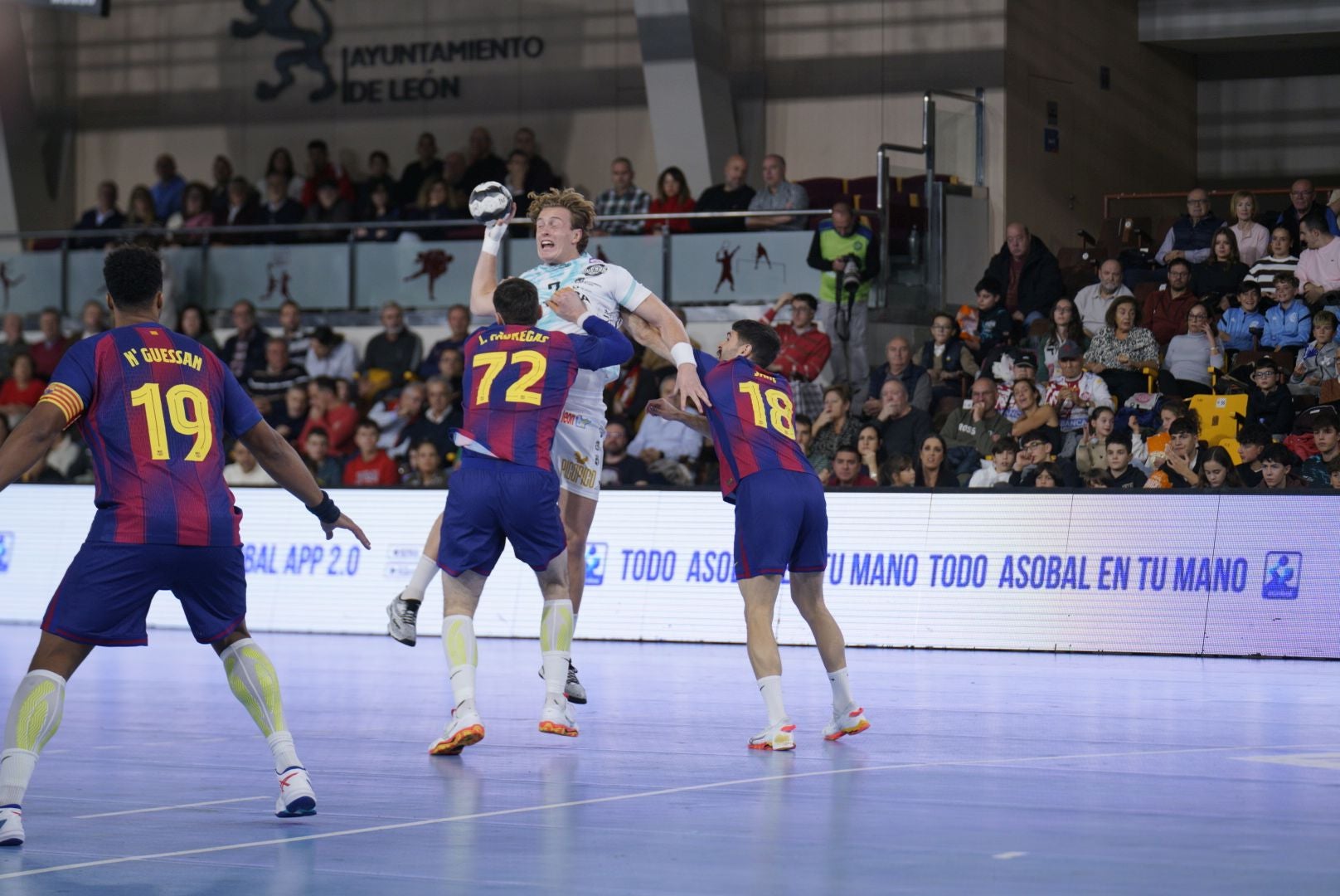 Las mejores imágenes del Abanca Ademar - F.C. Barcelona