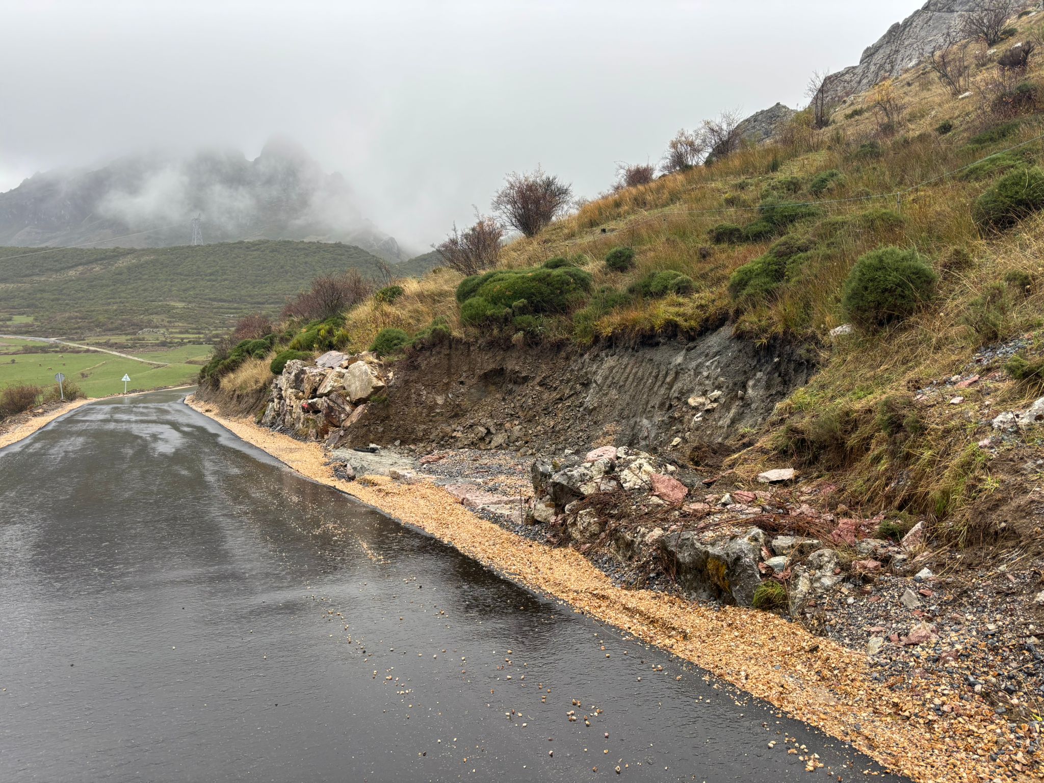 Las imágenes de la carretera entre Villamanín y Aralla