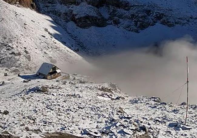 Amanecer entre nieve en el Collado Jermoso.