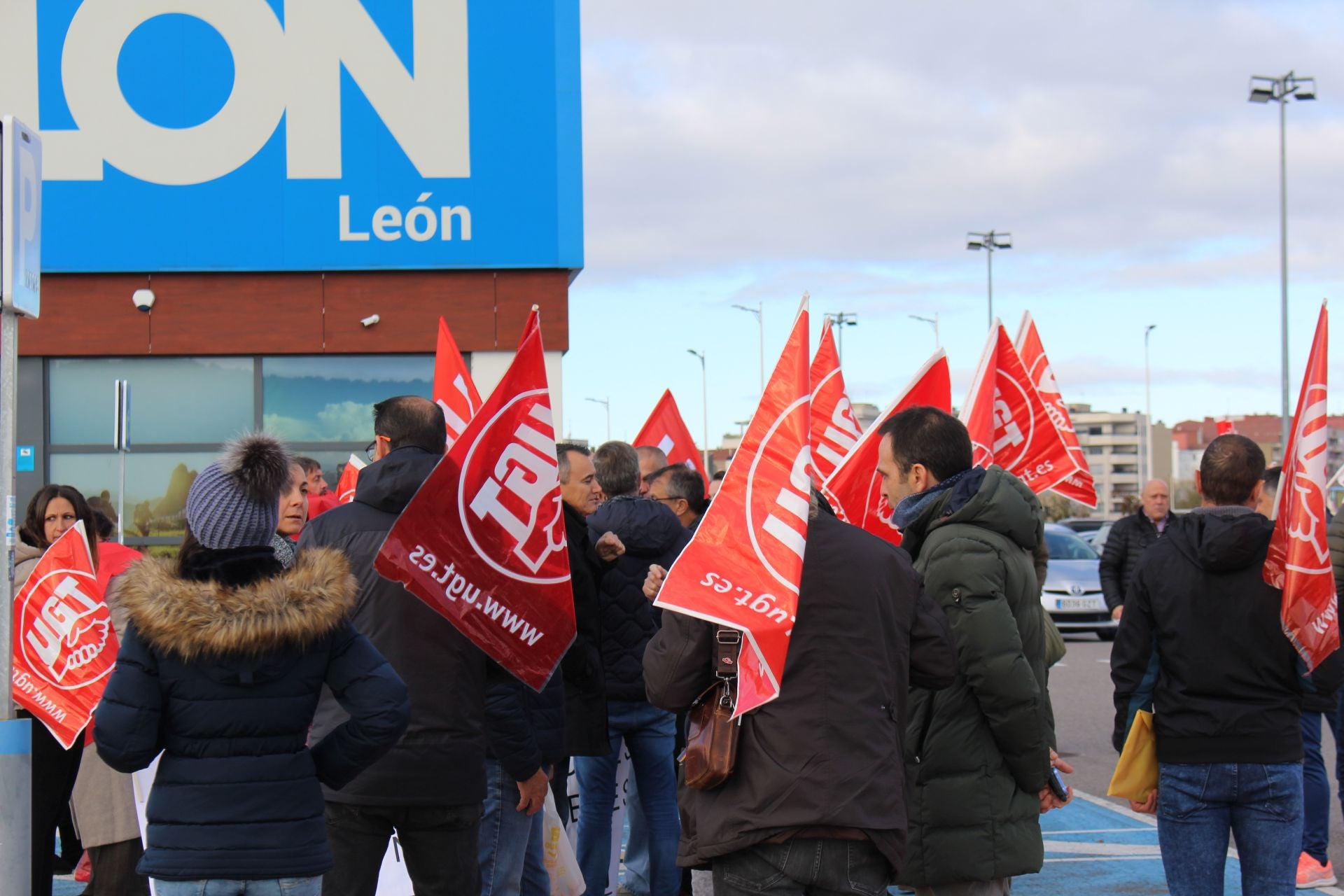 Protesta de trabajadores de Decathlon en León