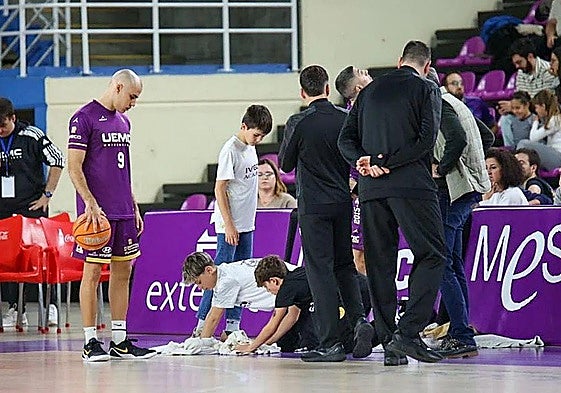 Imagen de las goteras en el Polideportivo Pisuerga.