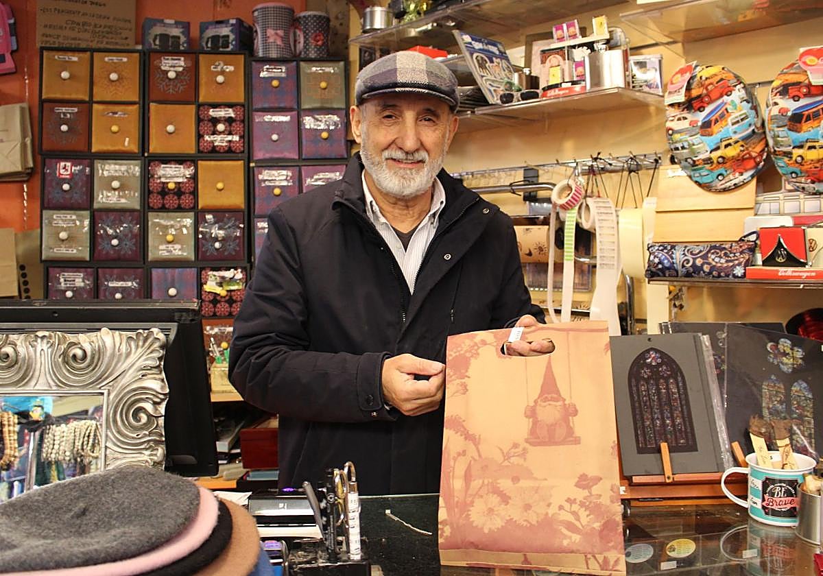 Eloy Arévalo, propietario de Gnomos, se jubila.