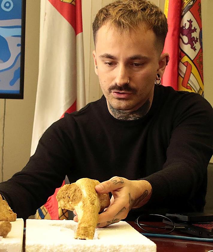 Imagen secundaria 2 - Presentación de los resultados provisionales de la primera campaña de recuperación de restos de fauna del Cuaternario en cuevas de León.