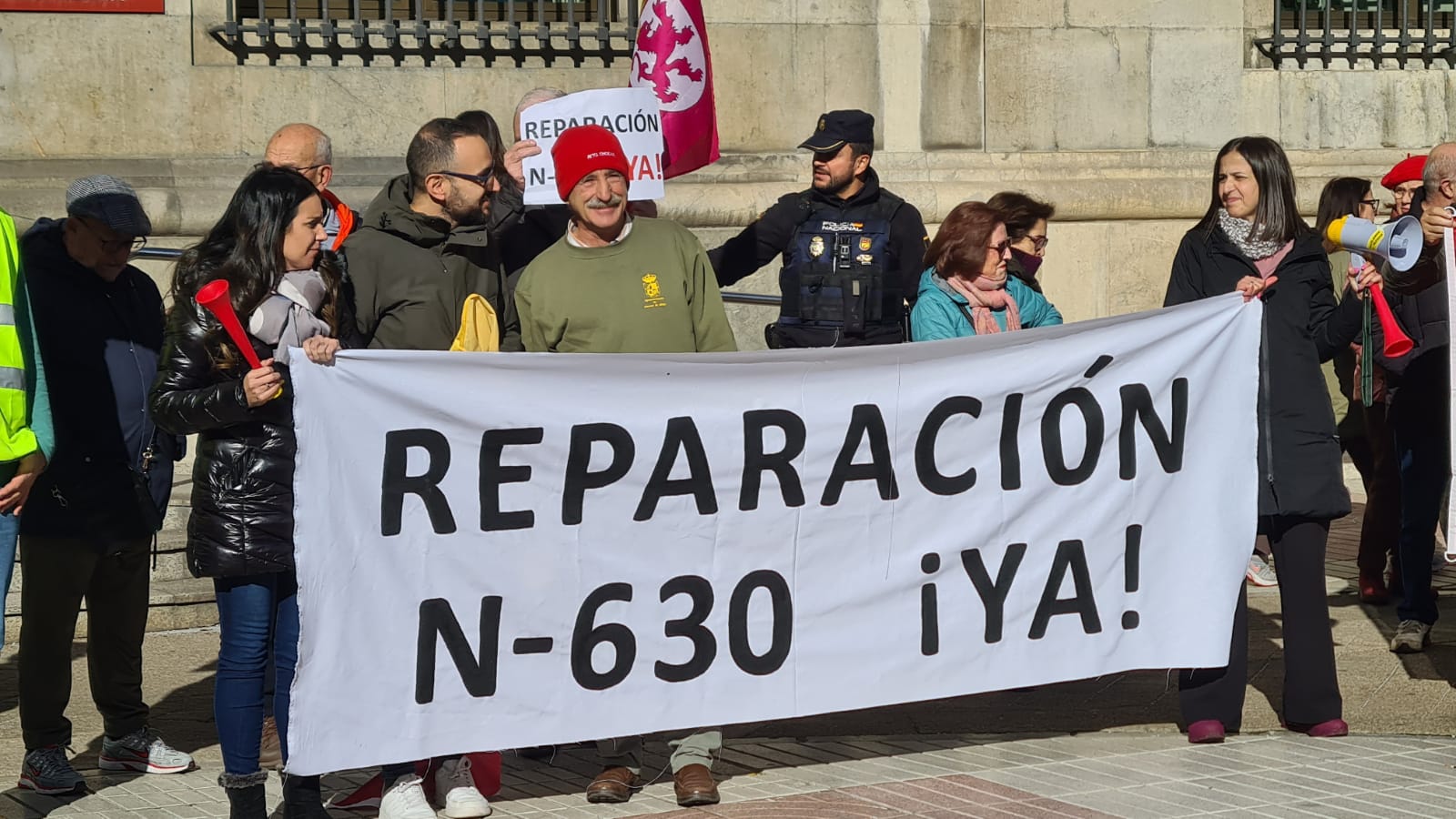 Las imágenes de la protesta de los vecinos de la N-630