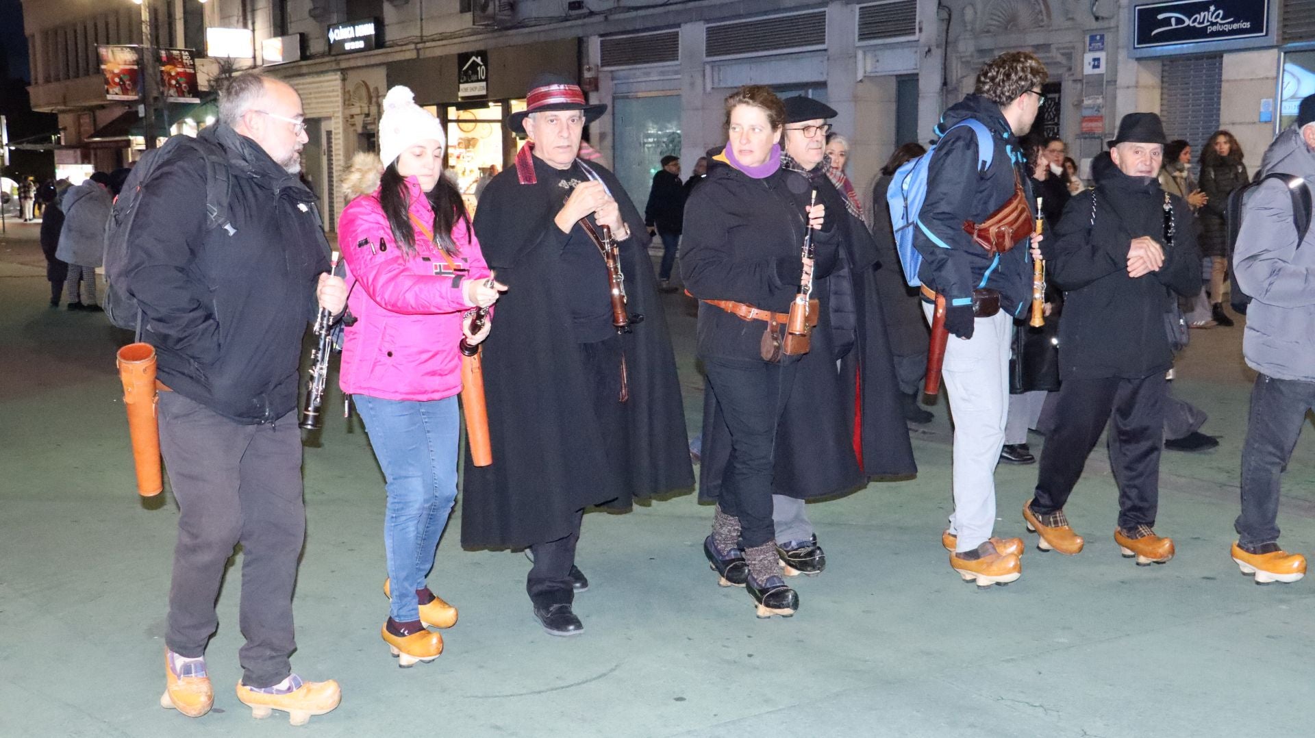 Las imágenes de la madreñada por las calles de León