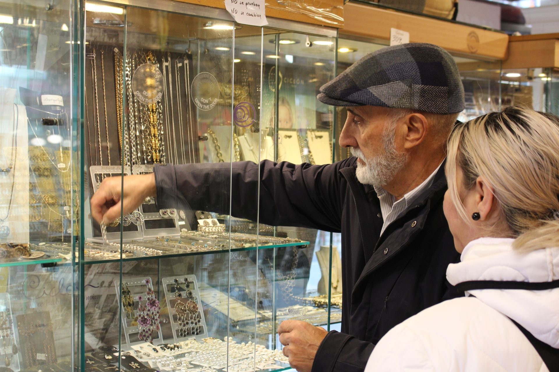 Las imágenes de Gnomos, la tienda que cierra en León tras 41 años