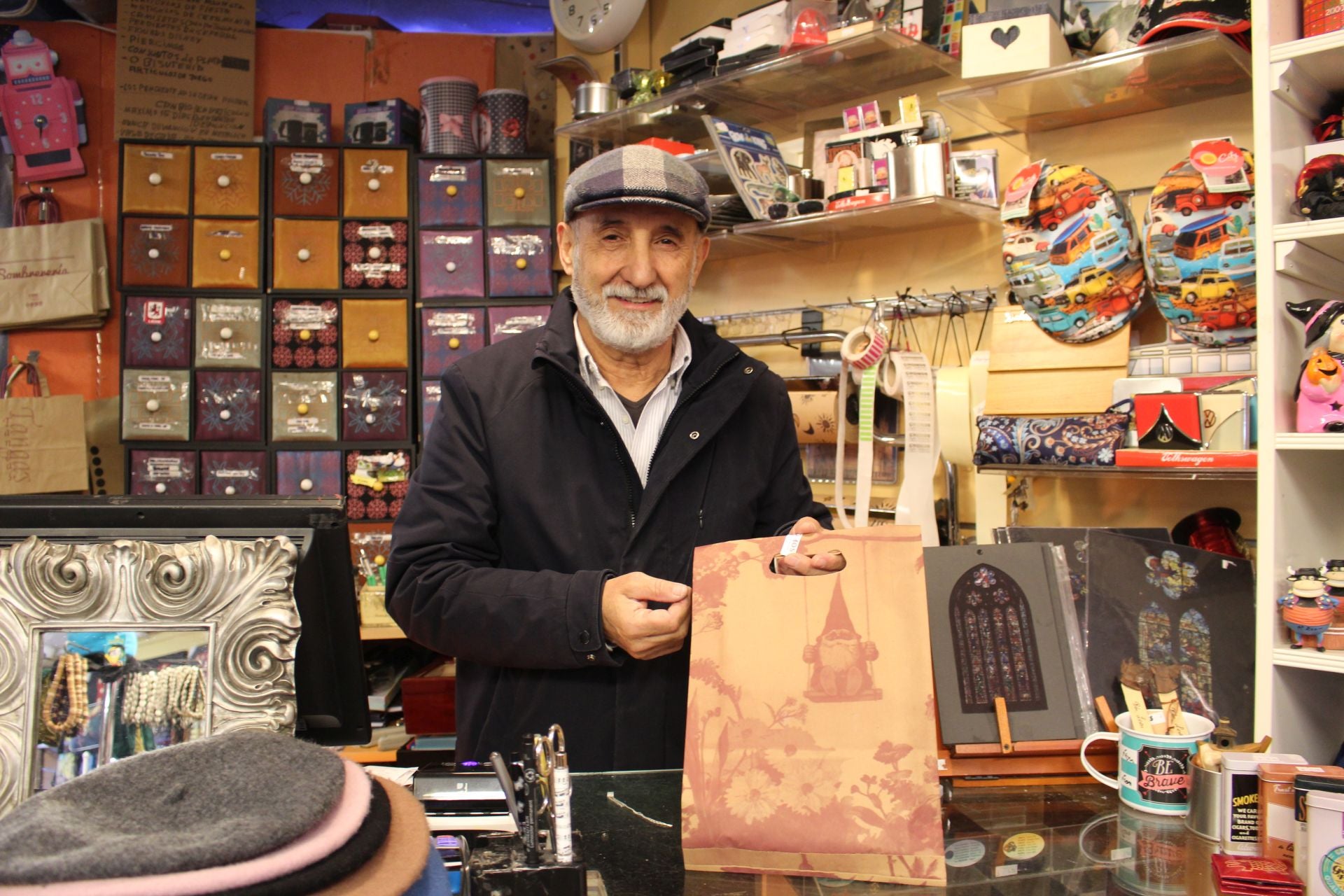 Las imágenes de Gnomos, la tienda que cierra en León tras 41 años